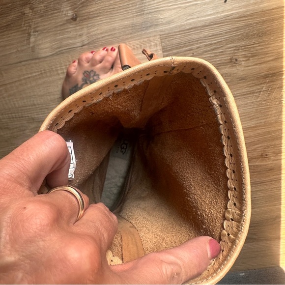 UGG Tan Heeled Boots with Slouchy Back Bow Tie Design Size 9 Wood Heel Mid-calf - Picture 9 of 16